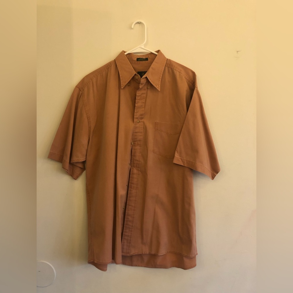 Men’s short sleeve dress shirt.